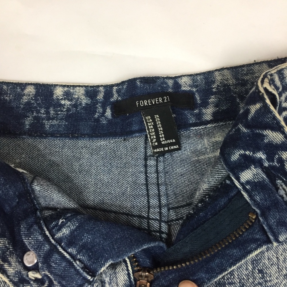 Forever 21 Destroyed Acid Wash Booty Jean Short 25 - Picture 2 of 4